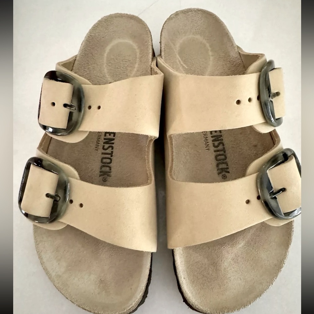 Size 37 big buckle Arizona Birkenstocks torty almond tan -with tortoise buckles